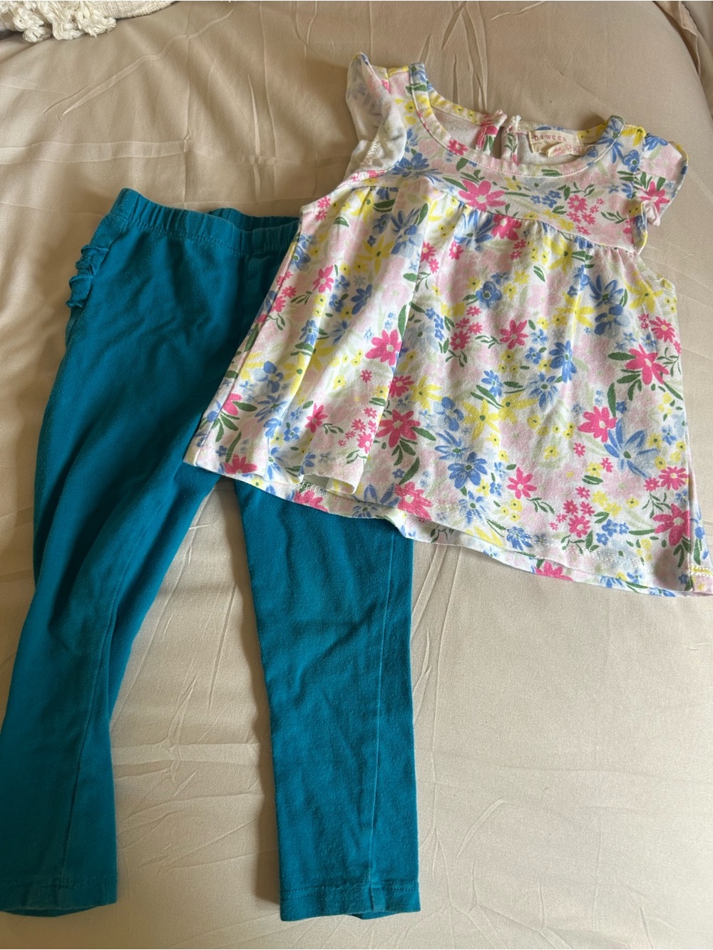 btween Teal Leggings with White Floral Pink Blue Yellow Top
